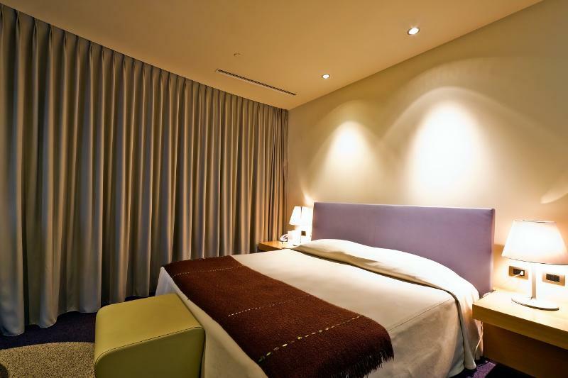 T Hotel 4*